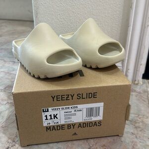 Kids Yeezy sandals
